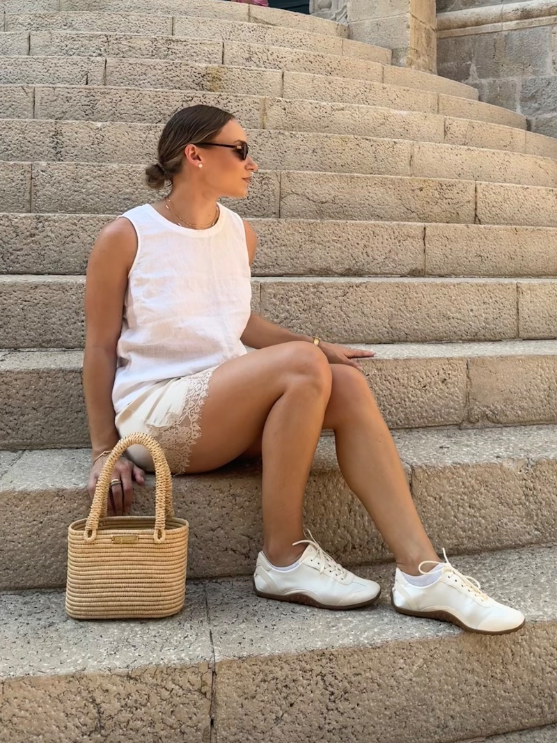 Casual Sightseeing Outfit for Summer