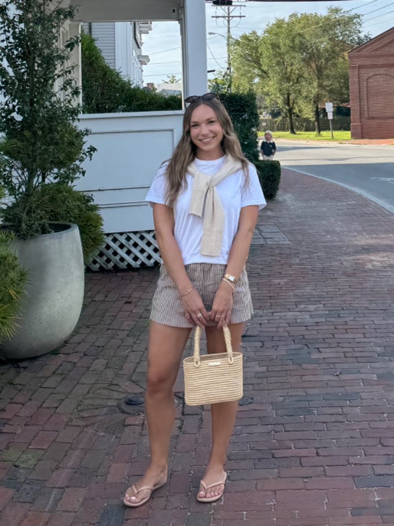Casual Sightseeing Outfit for Summer